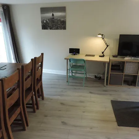 5 Bed Camberley Airport Accommodation Extérieur photo