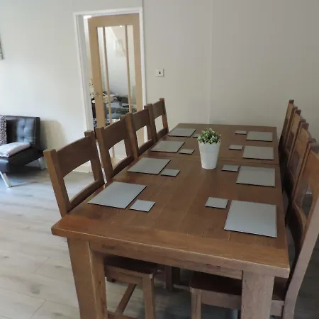 5 Bed Camberley Airport Accommodation Extérieur photo