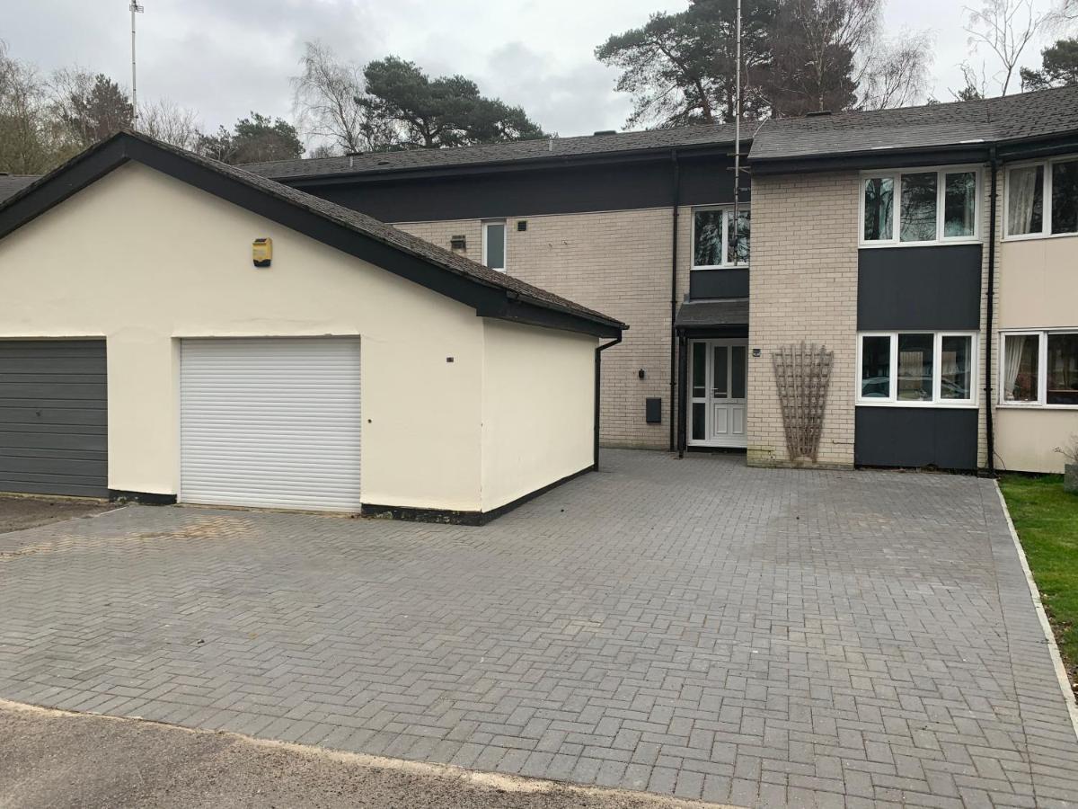 5 Bed Airport Holiday home *