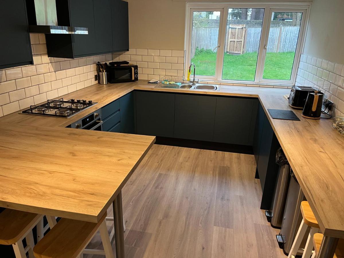 5 Bed Airport Holiday home