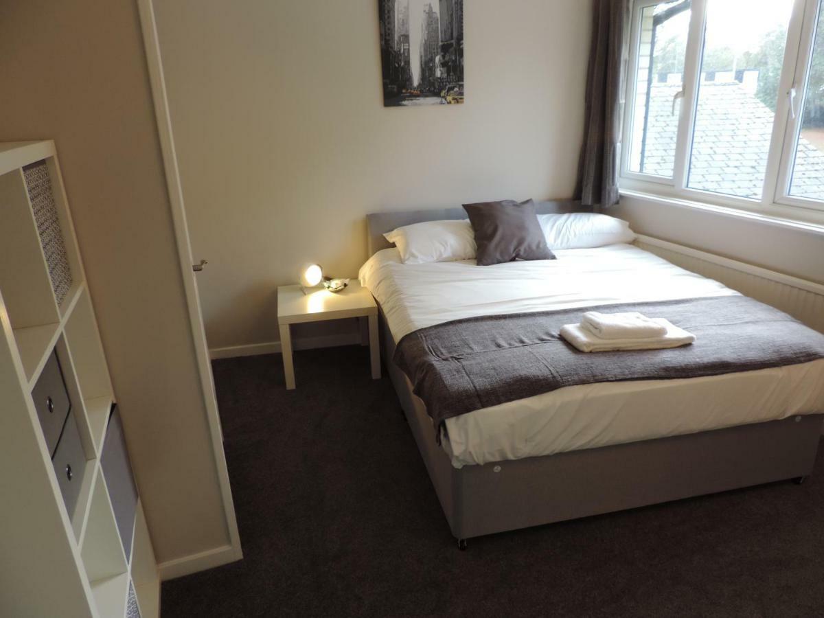 5 Bed Airport * Camberley