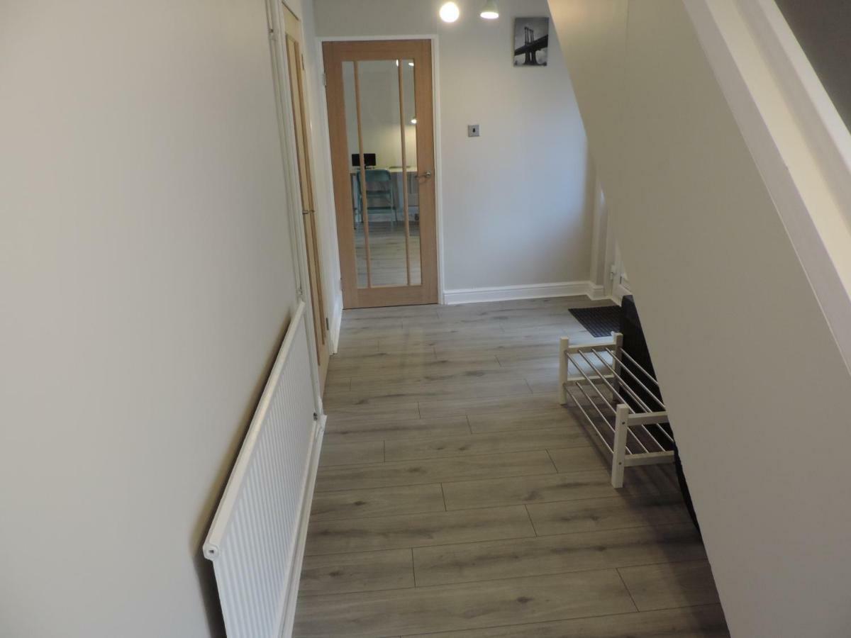 5 Bed Airport Holiday home *